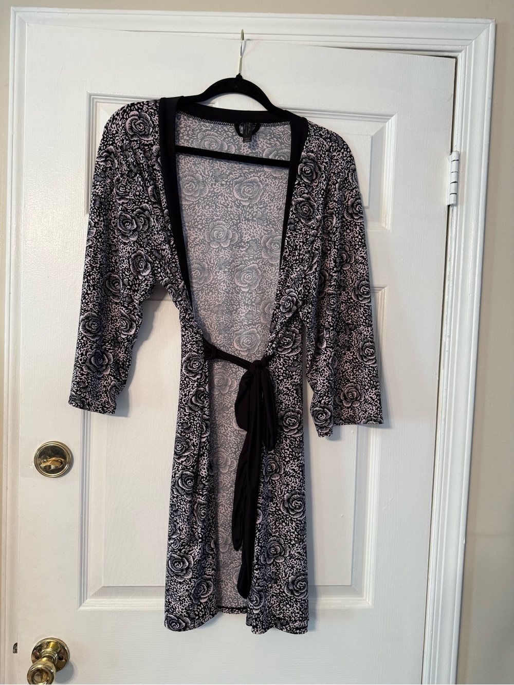 Marilyn Monroe Black & Pink Floral Tie-Waist Robe